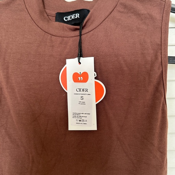 Cider Solid Sleeveless Ruched Crop Top Brown Size Small - Picture 5 of 5